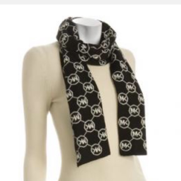 Reversible MK Logo Scarf - Picture 9 of 10